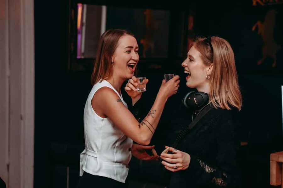 Krakow: 6 pm Tipsy Bar Tour With Karaoke+Twist (Thu-Fri-Sat) - Guides and the group atmosphere