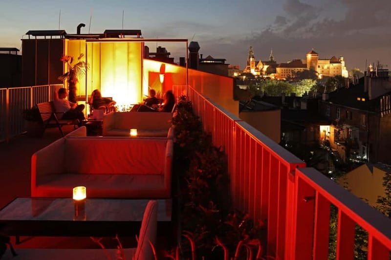 Krakow: Hidden Rooftop Bar Reservation with 1 Cocktail - Finding SIX through an apartment-style entrance