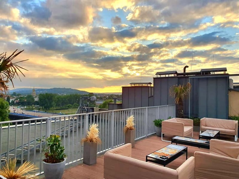 Krakow: Hidden Rooftop Bar Reservation with 1 Cocktail - Indoor seating and rooftop air