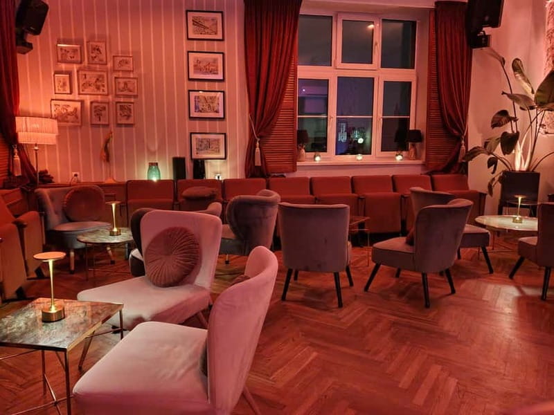 Krakow: Hidden Rooftop Bar Reservation with 1 Cocktail - The drawbacks you should consider