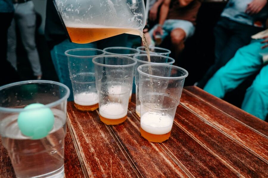 Krakow: Pub, Bar & Club Crawl - The first bar: one hour of drinks and games