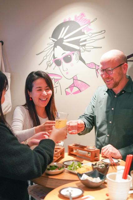 Kyoto : Bar Hopping Tour in Pontocho Alley at Night - Meeting at the Izumo no Okuni statue