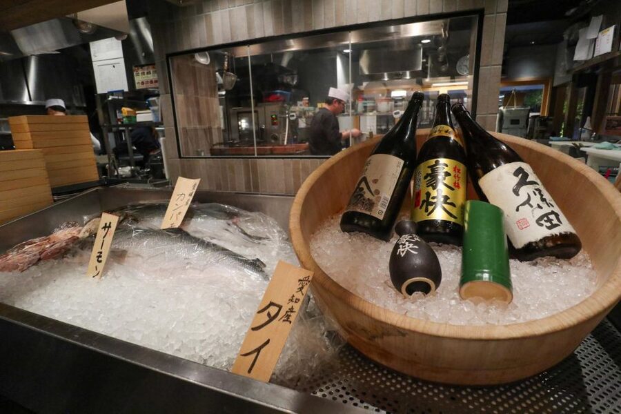 Kyoto : Bar Hopping Tour in Pontocho Alley at Night - Three or four drinks, with room for local choices