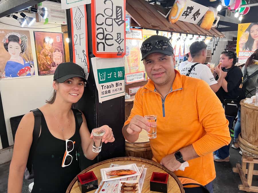 Kyoto: Food and Drink Bar Hopping Tour with Local Guide - Finding the guide near the Disney Store