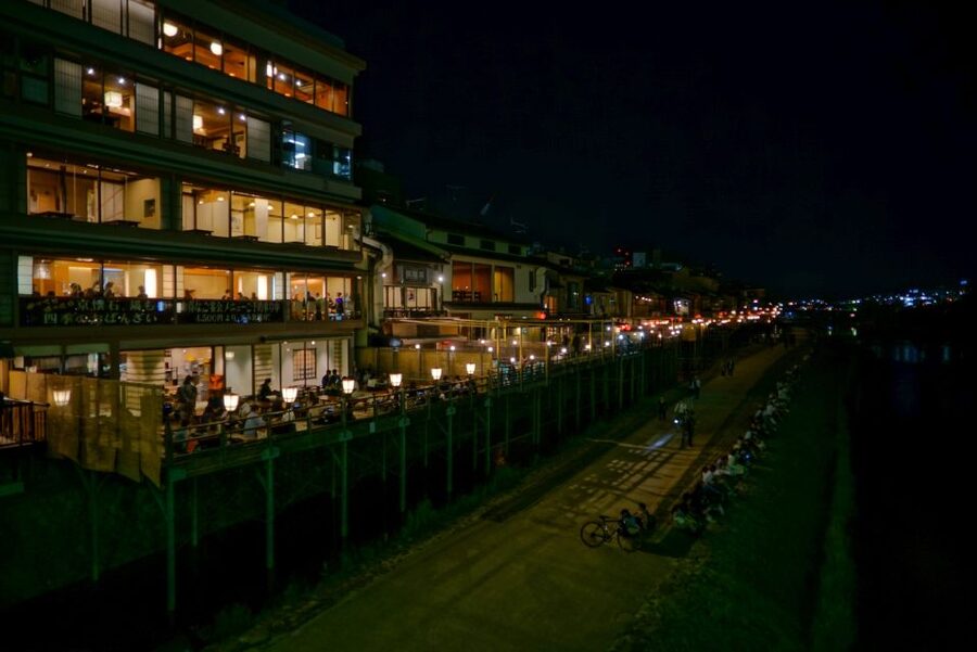 Kyoto: Foodie Night Tour in Gion with 9 dishes + 6 Sake - Walking through Pontocho between courses