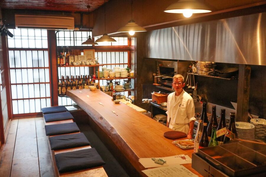 Kyoto: Foodie Night Tour in Gion with 9 dishes + 6 Sake - Food restrictions, age rules, and useful preparation
