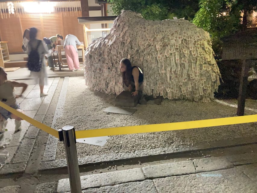 Kyoto: Gion Evening Walk with Hidden Gems, Geisha & Sake - Ending at Yasaka Shrine