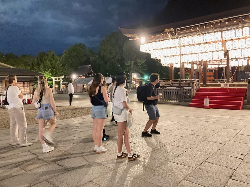 Kyoto: Gion Evening Walk with Hidden Gems, Geisha & Sake - Sake, conversation, and the guide’s role