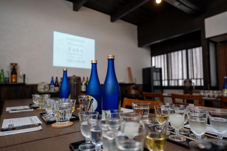 Kyoto: Insider Sake Experience with 7 Tastings and Snacks - Seven tastings, from crisp to fruity