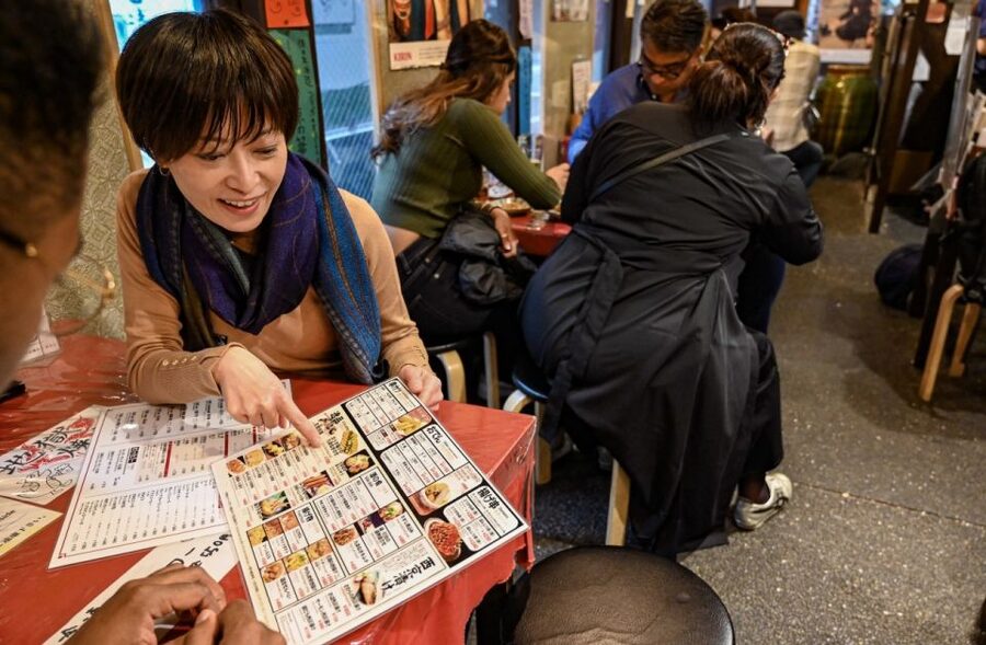 Kyoto: Izakaya Food Tour with Local Guide - A tachinomiya stop changes the mood