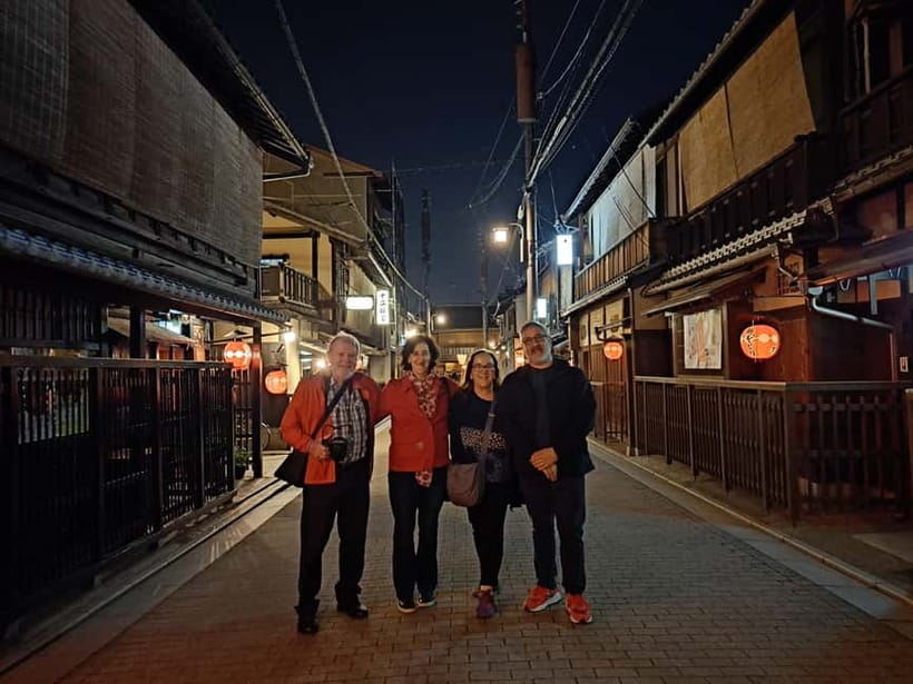Kyoto: Izakaya Nightlife Tour with Local Guide - Gion and Yasaka after sunset