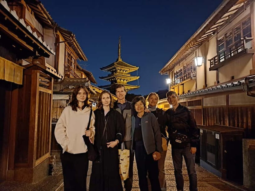 Kyoto: Izakaya Nightlife Tour with Local Guide - Kiyamachi’s riverside evening atmosphere