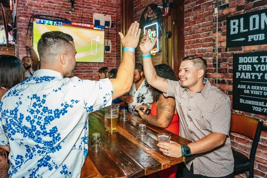 Las Vegas: Club Crawl and Party Bus with Free Drinks - The party bus: free drinks with firm rules