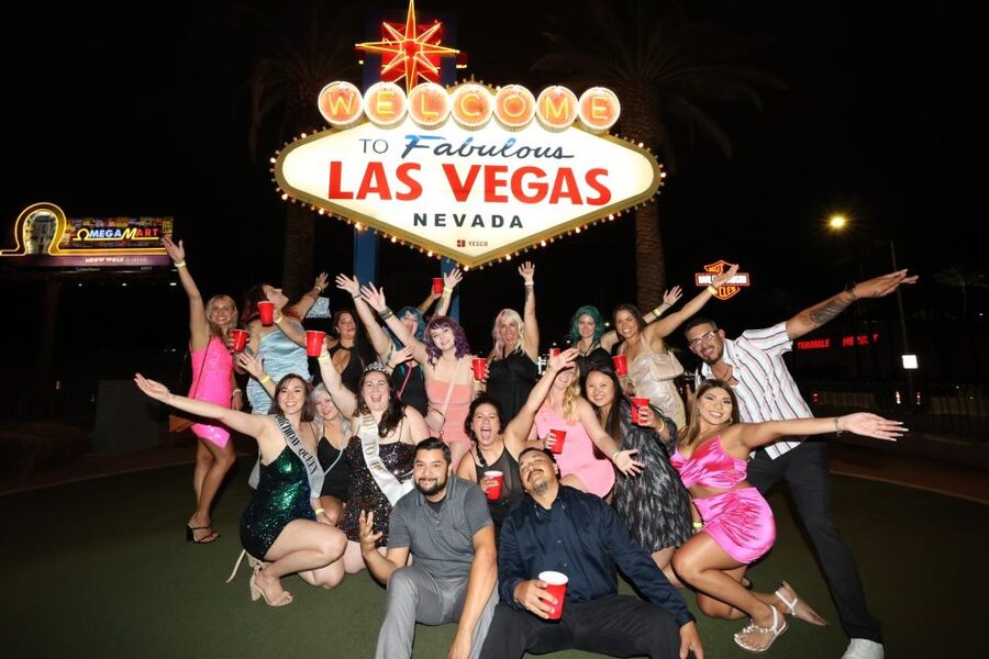 Las Vegas: Club Crawl by Party Bus w/ Free Drinks - Meeting your host at the first hotel