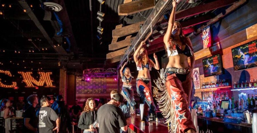 Las Vegas: Country Bar Crawl by Party Bus w/ Mixed Drinks - What the $59 country bar crawl actually includes