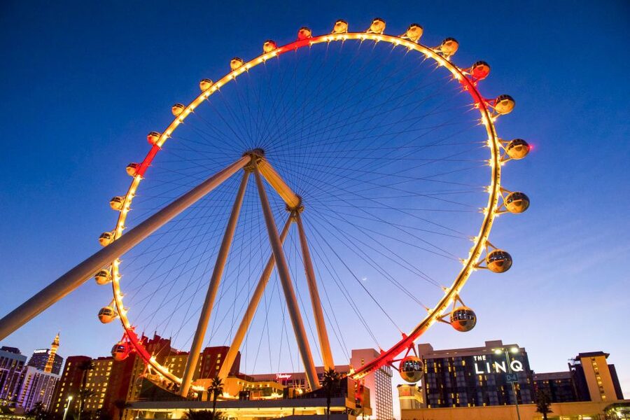 Las Vegas: High Roller Entry Ticket with In-Cabin Open Bar - Group size, atmosphere, and comfort