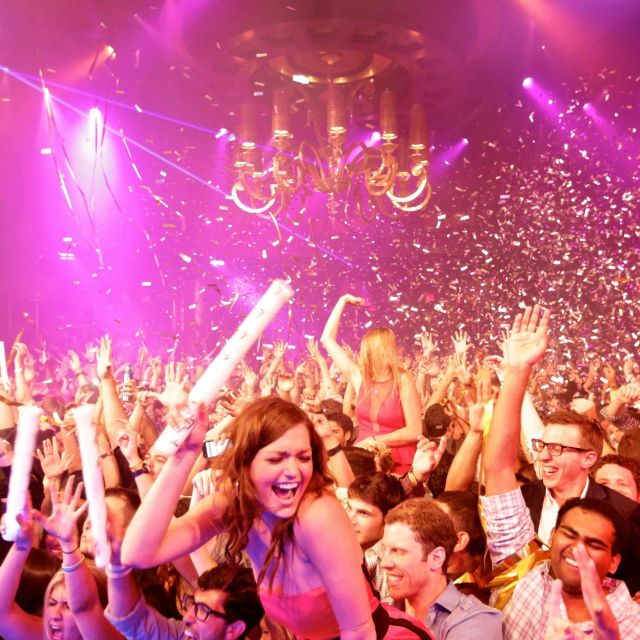 Las Vegas: Nightclub and Bar Crawl with Party Bus and Drinks - A fast-moving night on the Las Vegas Strip