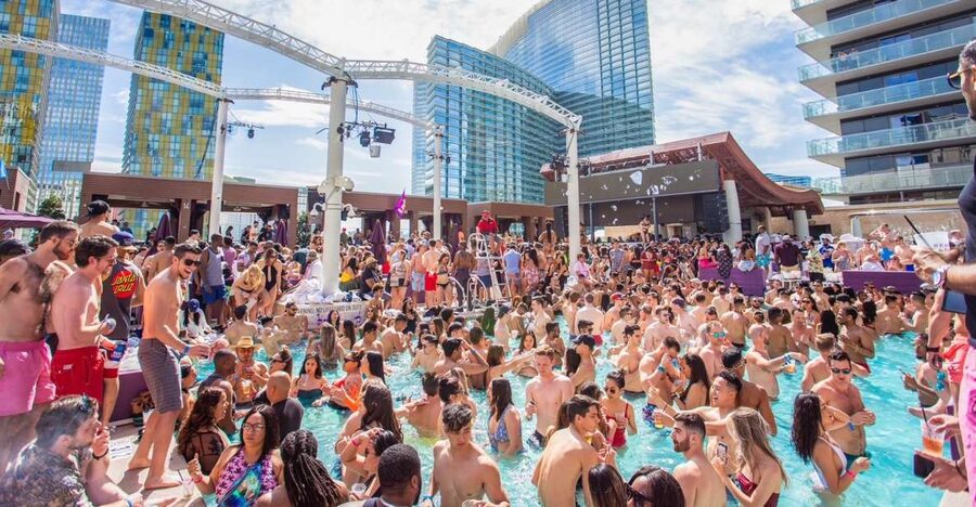 Las Vegas: Party Bus Day Club Tour with Drinks & Club Entry - Key details before you book