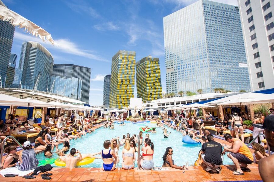 Las Vegas: Party Bus Day Club Tour with Drinks & Club Entry - What the four-hour day club crawl is really like