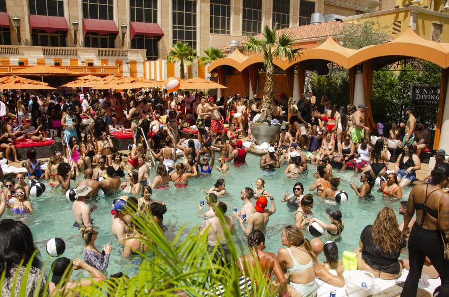 Las Vegas: Party Bus Day Club Tour with Drinks & Club Entry - The open-bar bus sets the tone