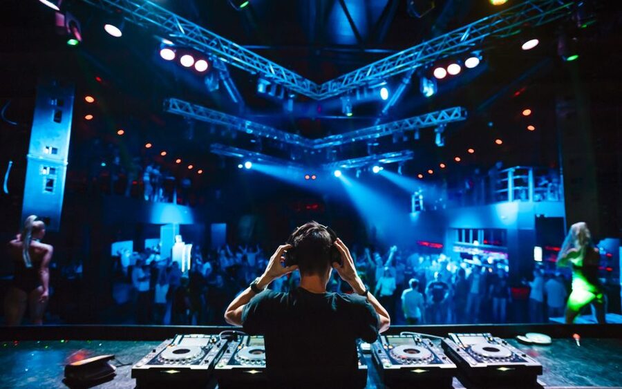 Las Vegas: Party Bus Nightclub Crawl - Entering the first club without the usual wait