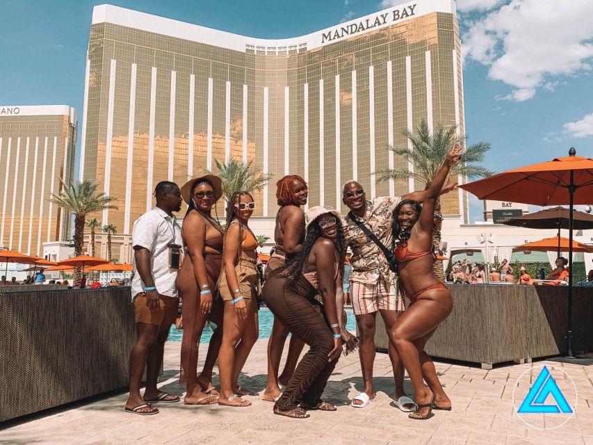 Las Vegas: Pool Crawl with Free Drinks on the Party Bus - Finding the host at the first venue