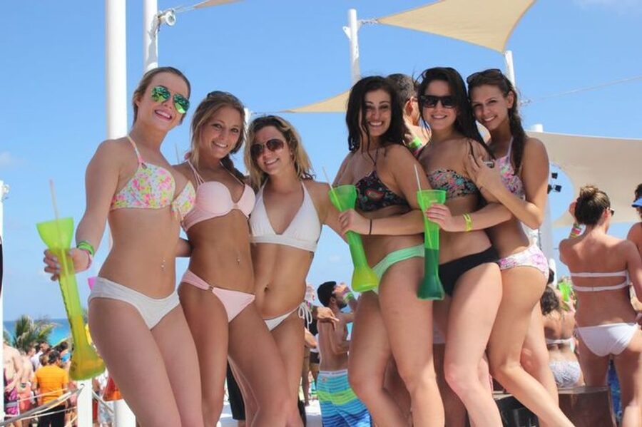 Las Vegas: Pool Party Crawl by Party Bus - Dress code and packing rules