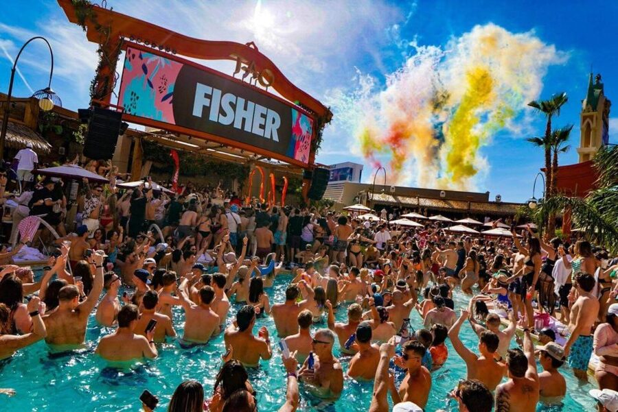 Las Vegas: Pool Party Crawl by Party Bus - Why the party bus matters