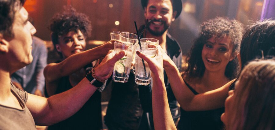 Leipzig: Bar and Club Tour with Free Shots and VIP Entry - Key points at a glance