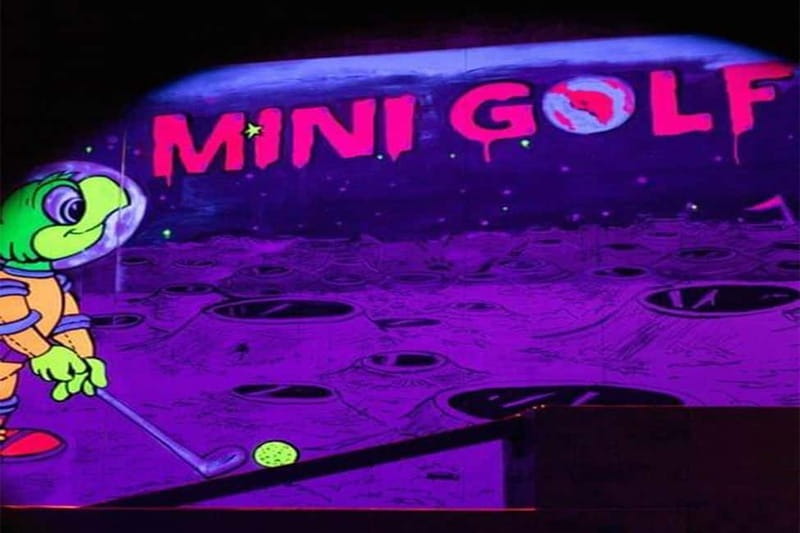 Lisbon: 18-Hole Indoor Minigolf Ticket with Bar Area - What makes this Lisbon activity worth considering