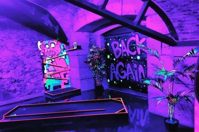 Lisbon: 18-Hole Indoor Minigolf Ticket with Bar Area - The UV neon section and glow-ball changeover