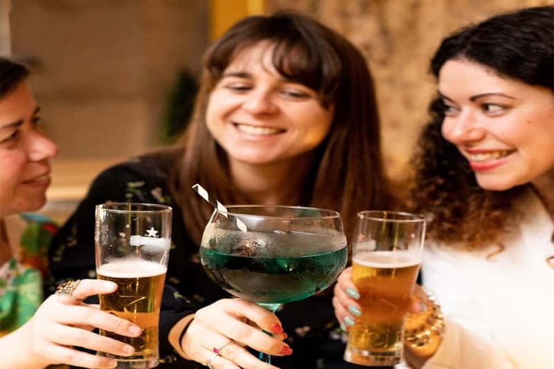 Lisbon: 18-Hole Indoor Minigolf Ticket with Bar Area - Pool, air hockey, football tables, and darts