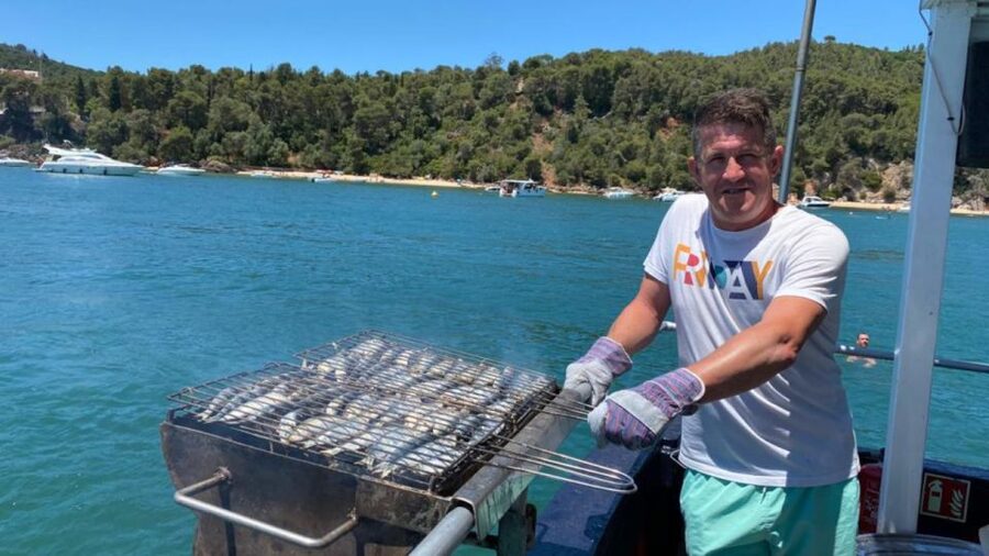 Lisbon: Cruise to the Beach with BBQ, Open Bar and Music - Open bar, music, and the party mood