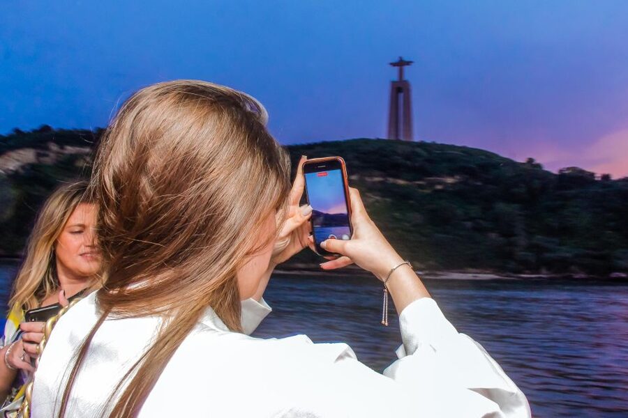 Lisbon: Disco Night Cruise with DJ and Open Bar - Finding the boat at Estação Fluvial Sul e Sueste