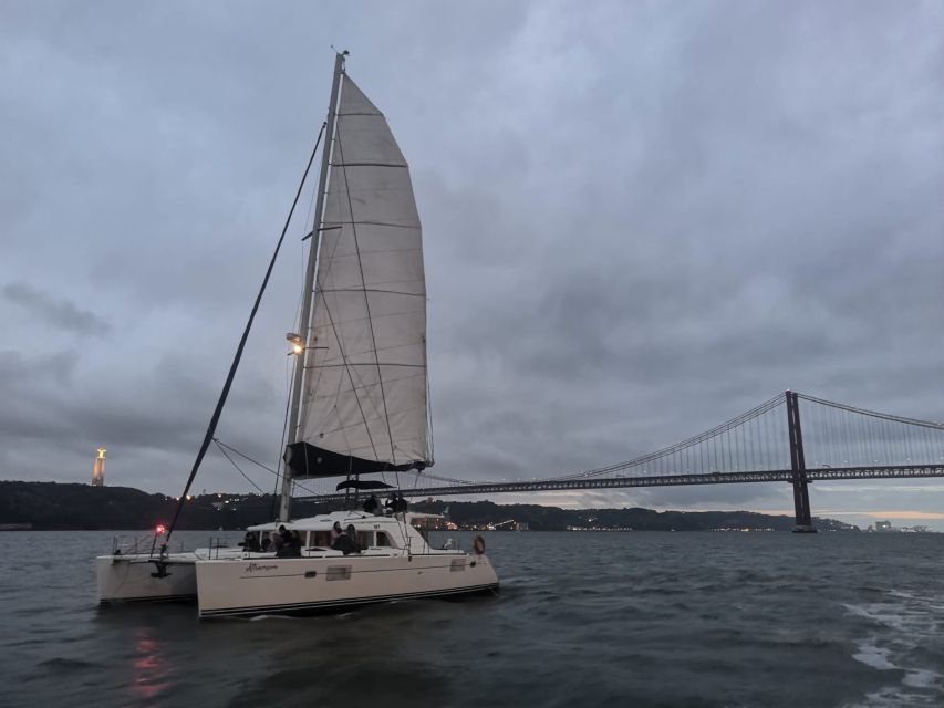Lisbon: New Year's Eve Tagus River Cruise with Open Bar - Starting at Blue Skipper Snacks & Drinks in Alcântara