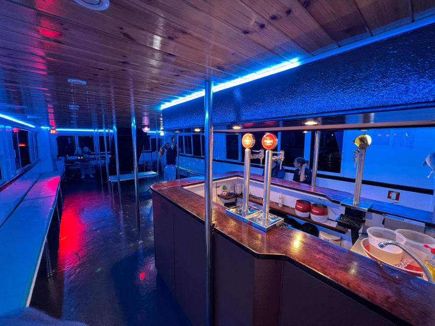 Lisbon: New Year's Eve with Live Dj Fireworks and Open Bar - Starting at Doca da Marinha near Praça do Comércio