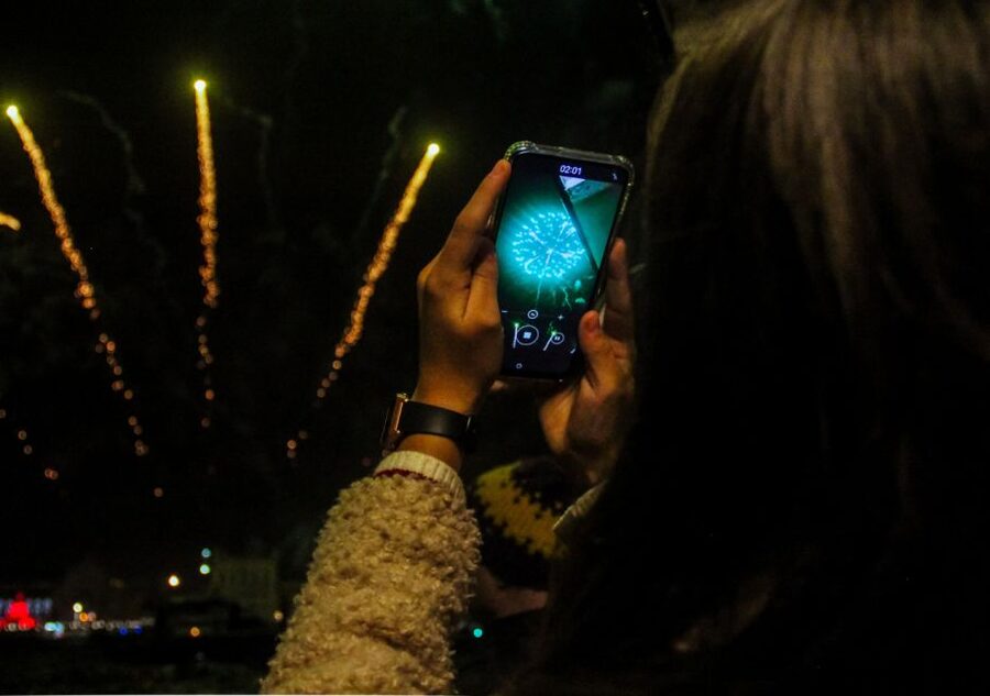 Lisbon: New Year's Eve with Live Dj Fireworks and Open Bar - A look at the 25 de Abril Bridge and Cristo Rei