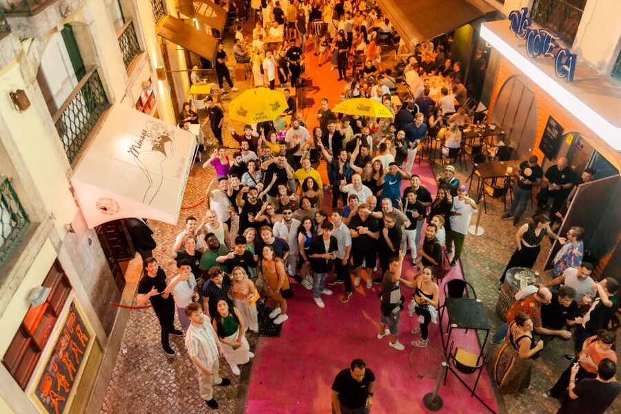 Lisbon PinkStreet Pubcrawl: 1hOpen Bar, Shots,VIP Club Entry - Finding the yellow umbrellas at Praça Luís de Camões