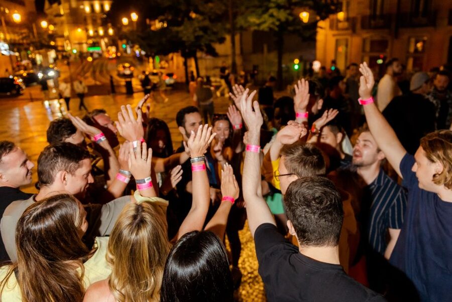 Lisbon Premium Pubcrawl: 1h Open Bar, Shots, VIP Club Entry - What the $23 Lisbon pub crawl really buys you
