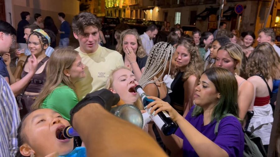 Lisbon Pub Crawl: Unlimited Drinks, Shots & V.I.P Club Entry - Games that break the ice