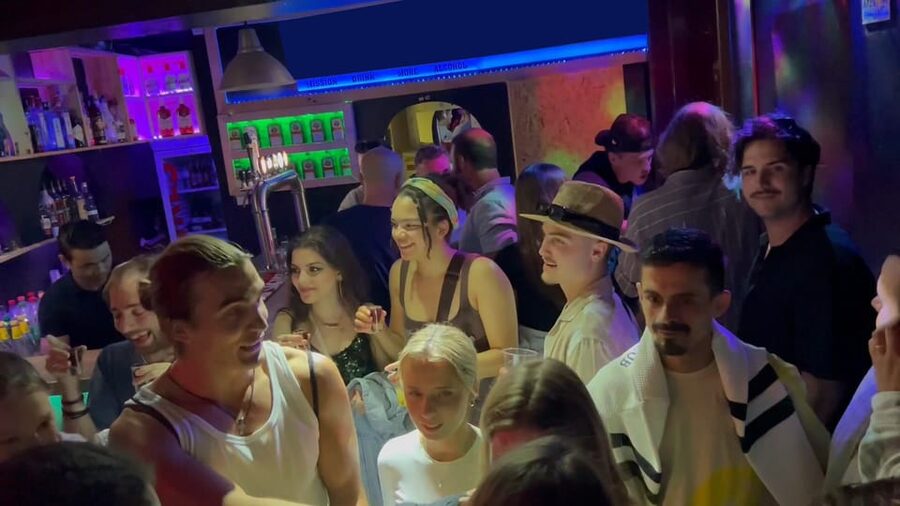 Lisbon Pub Crawl: Unlimited Drinks, Shots & V.I.P Club Entry - One hour of unlimited beer and sangria