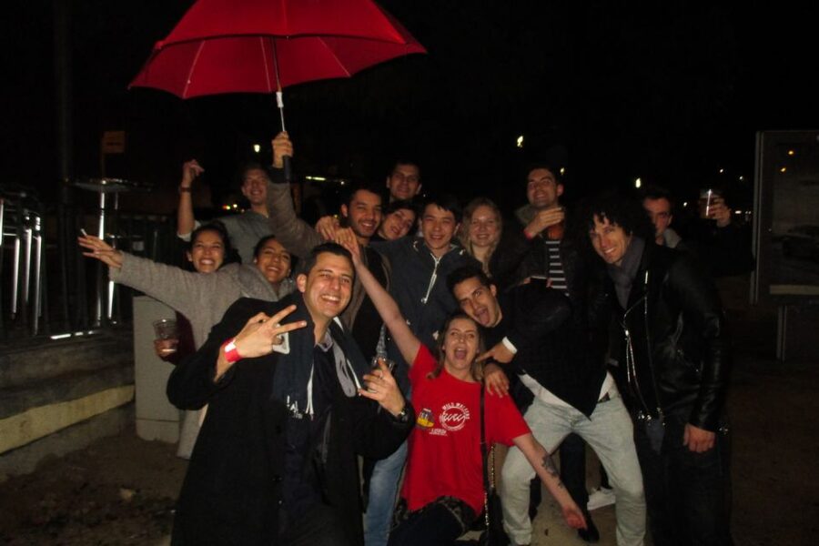 Lisbon: Pub Crawl with Open Bar (Premium Upgrade Available) - Dress code and practical preparation