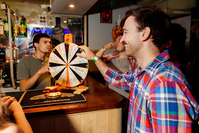 Lisbon: Pub Crawl with Open Bar, Shots & VIP Club Entry - Cais do Sodré and the final club entry