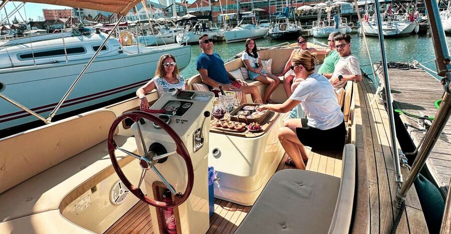 Lisbon: Relax in the Waves - Open Bar and Snacks at Sunset - Key points to know before booking