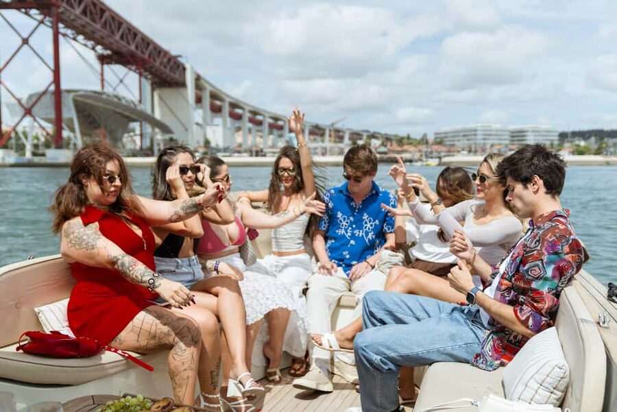 Lisbon: Relax in the Waves - Open Bar and Snacks at Sunset - Returning past Praça do Comércio