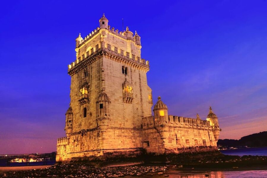Lisbon: Sailboat Tour w/ Local Guide and Open Bar Green Wine - Vinho Verde, music, and the rules of the open bar