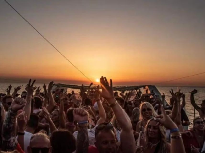Lisbon: Sunset Boat Party Cruise with DJ and Open Bar - What the Lisbon boat party feels like