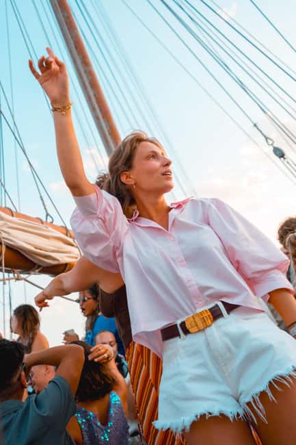 Lisbon: Sunset Boat Party Cruise with Music & Drinks - What kind of Lisbon night is this?