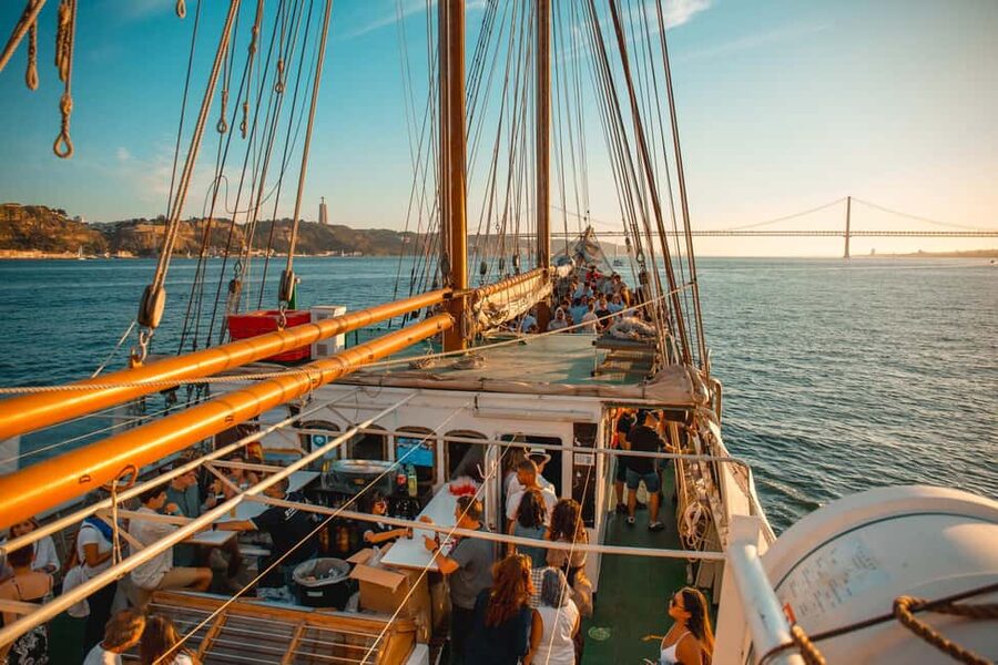Lisbon: Sunset Boat Party Cruise with Music & Drinks - Boarding at the Principe Perfeito