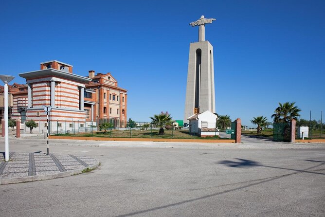 Lisbon: Sunset Cruise With Drinks on Spacious Yacht - Quick takeaways for your Lisbon sunset cruise